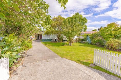 Photo of property in 64 Wikitoria Road, Putiki, Whanganui, 4501