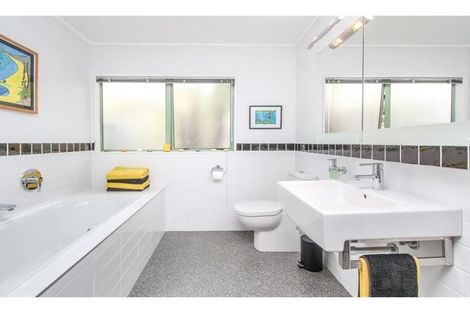 Photo of property in 11 Halder Place, Torbay, Auckland, 0632