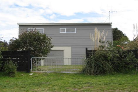 Photo of property in 35 Manga-pirau Street, Waikawa Beach, Manakau, 5573