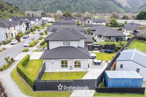 Photo of property in 2 Chalfont Road, Silverstream, Upper Hutt, 5019