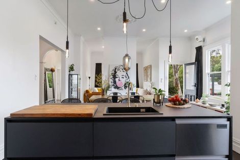 Photo of property in 250 Main Street, Greytown, 5712