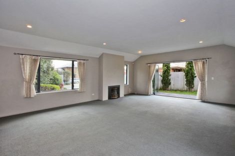 Photo of property in 5 Punga Lane, Parklands, Christchurch, 8083