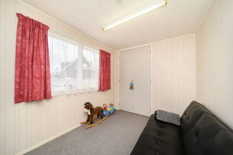 Photo of property in 33 Suzanne Grove, Kelvin Grove, Palmerston North, 4414