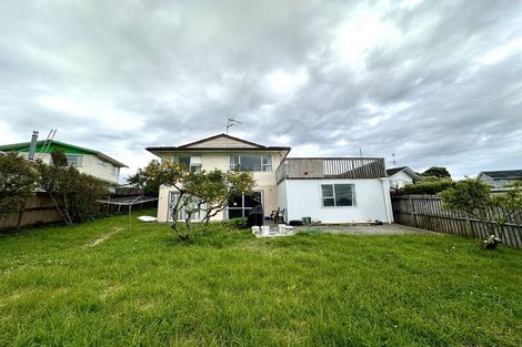 Photo of property in 19 Lydford Place, Glendene, Auckland, 0602