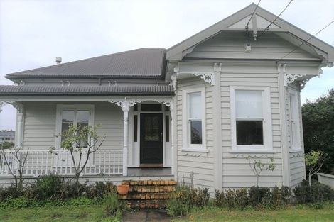 Photo of property in 18 Trinidad Road, Sunnynook, Auckland, 0620