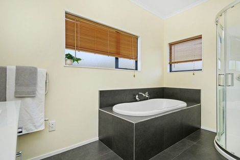 Photo of property in 39 Arahiwi Grove, Tirohanga, Lower Hutt, 5010