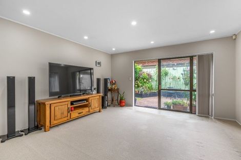 Photo of property in 2/6 Arthur Road, Hillpark, Auckland, 2102