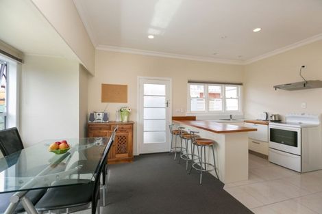 Photo of property in 5 Pendarves Street, New Plymouth, 4310