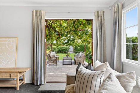 Photo of property in 913 Lawrence Street, Akina, Hastings, 4122