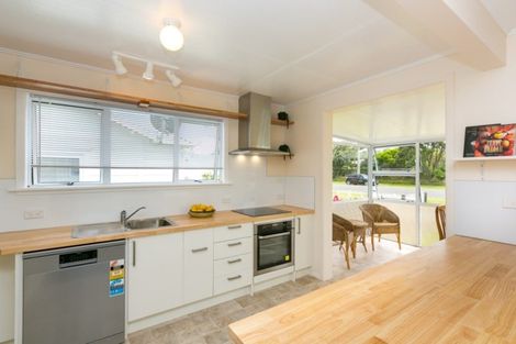 Photo of property in 18 Gisborne Terrace, Opunake, 4616