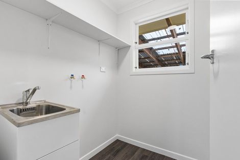 Photo of property in 9 Truby King Street, Merrilands, New Plymouth, 4312