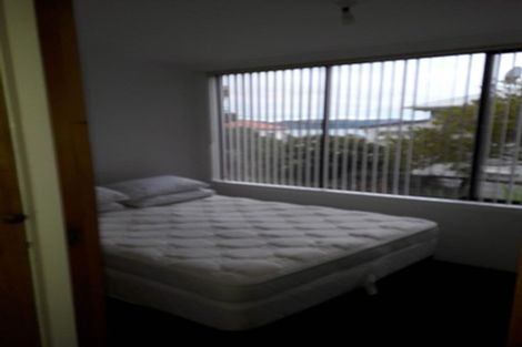 Photo of property in 2/2 Oriental Terrace, Mount Victoria, Wellington, 6011