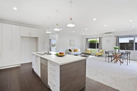 Photo of property in 108 Simpson Road, Henderson Valley, Auckland, 0614