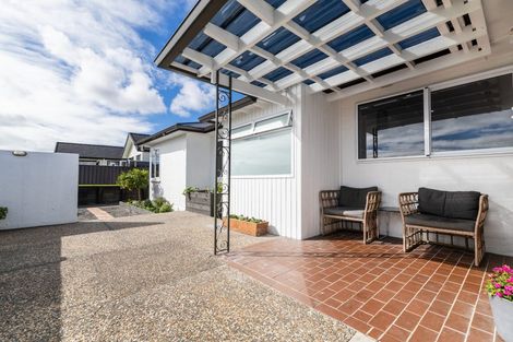 Photo of property in 33 Romanes Drive, Havelock North, 4130