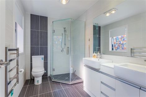 Photo of property in 39 San Marino Drive West, Henderson, Auckland, 0612