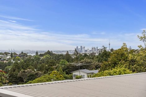 Photo of property in 33 Gretel Place, Hillcrest, Auckland, 0627