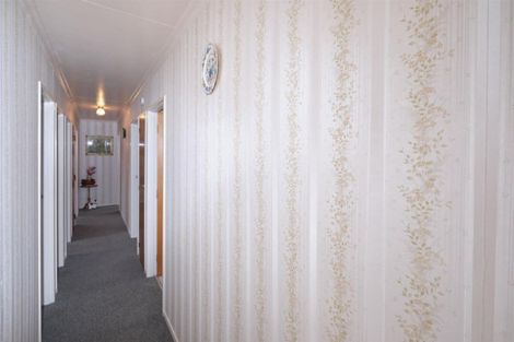 Photo of property in 33 Castle Street, Eltham, 4322