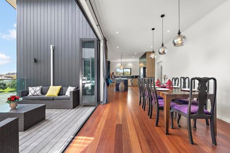 Photo of property in 2 Sunvista Avenue, Oteha, Auckland, 0632