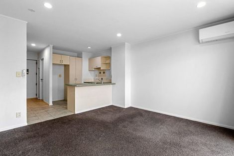 Photo of property in 8e/20 Ian Marwick Place, Birkenhead, Auckland, 0626