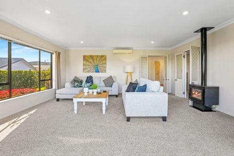 Photo of property in 2/77 Harvey Street, Waipahihi, Taupo, 3330