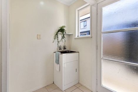 Photo of property in 1/10 Agincourt Street, Glenfield, Auckland, 0629