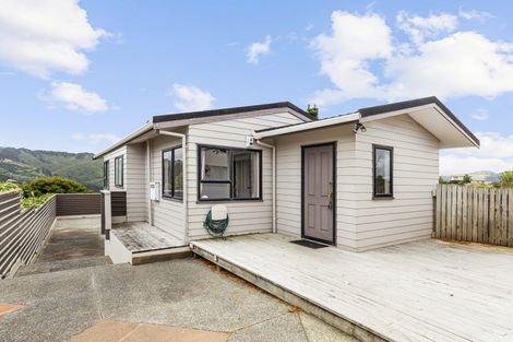 Photo of property in 18 Jasmine Grove, Maungaraki, Lower Hutt, 5010