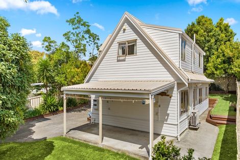 Photo of property in 8a Aplin Place, Birkdale, Auckland, 0626