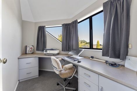 Photo of property in 16 Fraser Court, Roslyn, Palmerston North, 4414