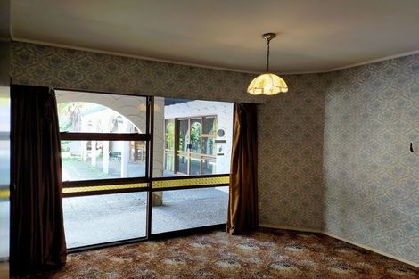 Photo of property in 5 Swanson Road, Henderson, Auckland, 0610