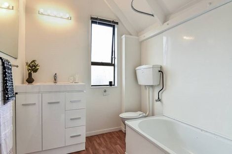 Photo of property in 12 Handley Avenue, Narrow Neck, Auckland, 0624