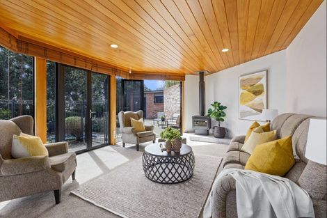 Photo of property in 26 The Crescent, Tindalls Beach, Whangaparaoa, 0930