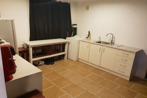 Photo of property in 21 Unsworth Drive, Unsworth Heights, Auckland, 0632