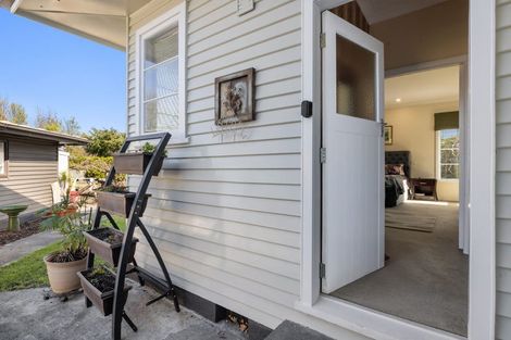 Photo of property in 28 Oxford Street, Martinborough, 5711