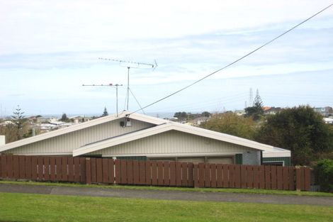 Photo of property in 110 Pioneer Road, Moturoa, New Plymouth, 4310