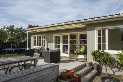 Photo of property in 5a Roa Road, Fendalton, Christchurch, 8041