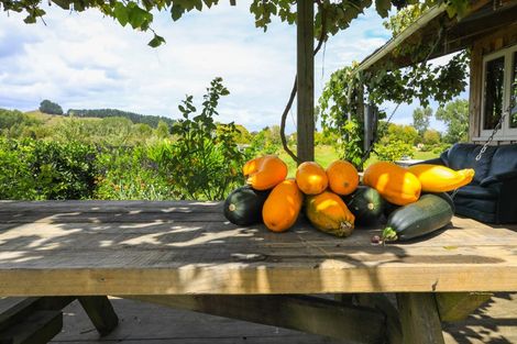 Photo of property in 18 Neavesville Road, Puriri, Thames, 3578