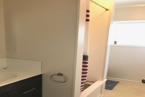 Photo of property in 1040 East Coast Road, Fairview Heights, Auckland, 0630