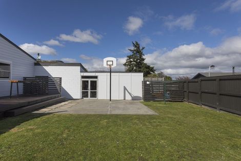 Photo of property in 11 Albert Street, Dannevirke, 4930