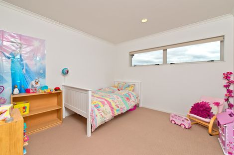 Photo of property in 16 Lake Road, Northcote, Auckland, 0627