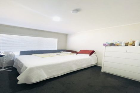 Photo of property in 1 Mellefont Close, East Tamaki Heights, Auckland, 2016