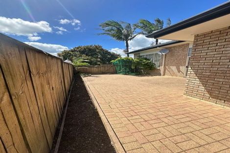 Photo of property in 9 Belsomet Place, Golflands, Auckland, 2013