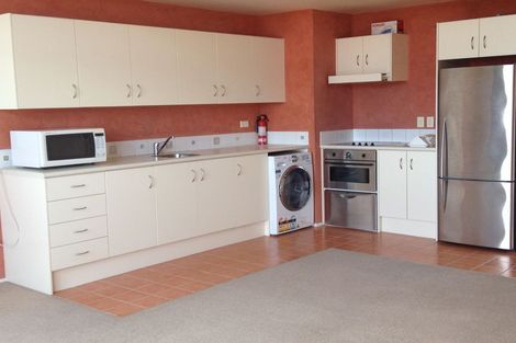 Photo of property in 2f/30 Westward Ho, Glen Eden, Auckland, 0602