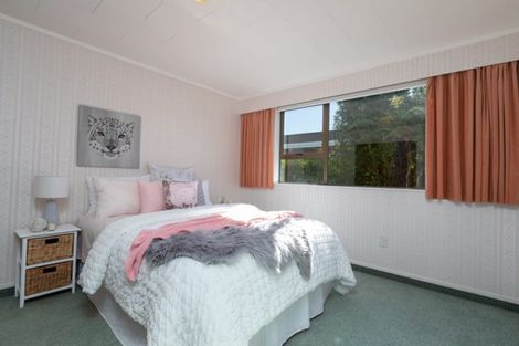 Photo of property in 1 Rewarewa Crescent, Waikanae, 5036
