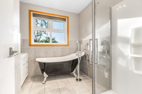 Photo of property in 269 Forest Hill Road, Waiatarua, Auckland, 0612