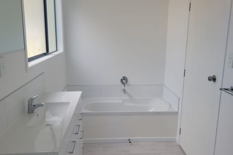 Photo of property in 14 Harbour View Road, Omokoroa, 3114