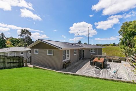 Photo of property in 15 Totaravale Drive, Totara Vale, Auckland, 0629