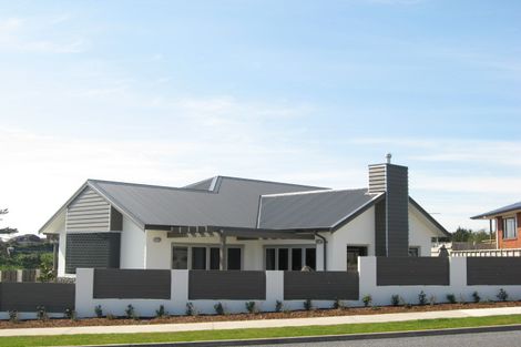 Photo of property in 182 Heta Road, Highlands Park, New Plymouth, 4312