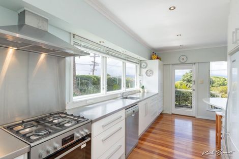 Photo of property in 39 Maungaraki Road, Korokoro, Lower Hutt, 5012