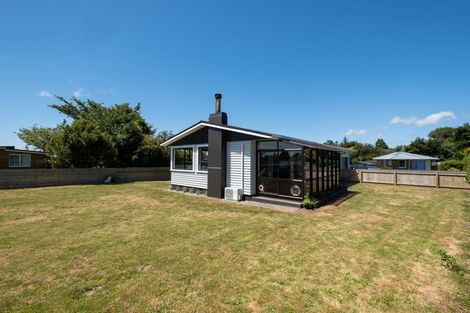 Photo of property in 15 Montjoy Street, Stratford, 4332