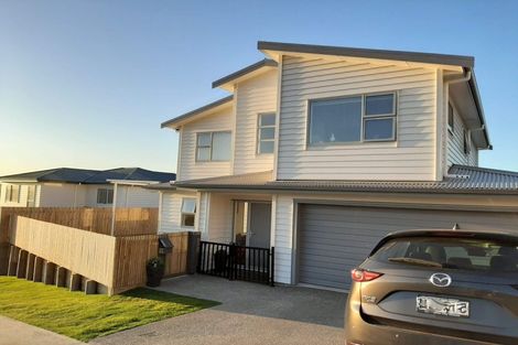 Photo of property in 35 Havana Rise, Grenada Village, Wellington, 6037